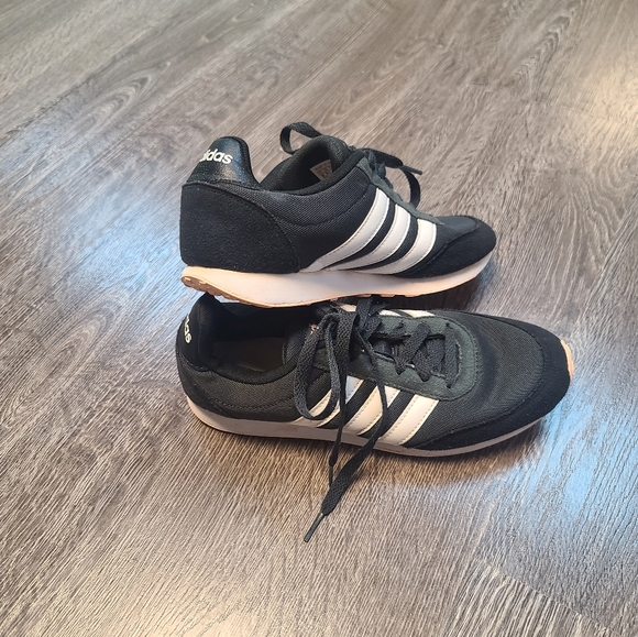ADIDAS Low Top Training Sneakers - Picture 4 of 6